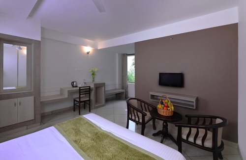 Chithirapuram Hotel | Tea Castle Munnar