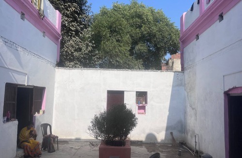 Jhusi House | Terrific bungalow walking distance from Kumbh Mela and Ghats Family friendly