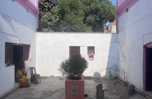 Jhusi House | Terrific bungalow walking distance from Kumbh Mela and Ghats Family friendly