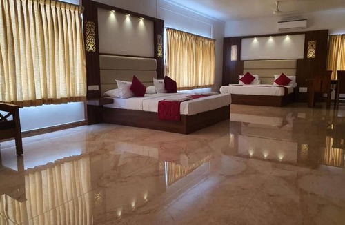 Tiruchendur Hotel | Thai Beach Resort