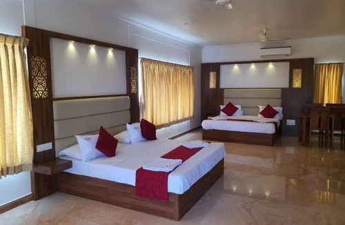 Tiruchendur Hotel | Thai Beach Resort