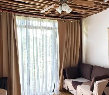 Caibiran Bed & Breakfast | Thani's Little Cabin Rental - Native Room