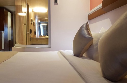 Kakkanad Hotel | The Blooms Cochin