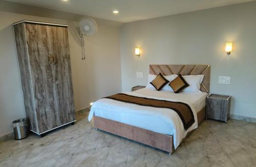 Kakabe House | The Cozy Clouds Hill Stay