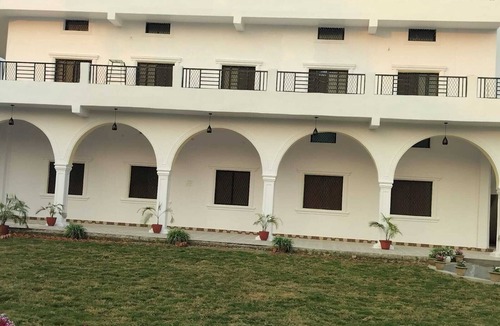 Jhusi Bed & Breakfast | The Eco Resort By Dawn