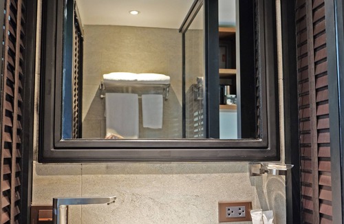Pasay Hotel | The Henry Hotel Manila