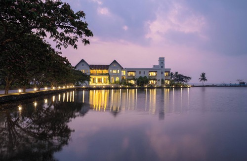 Kumbalam Resort | The Lake Manor