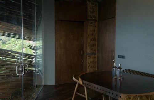 Peermade House | The Ledge by Bloobuck