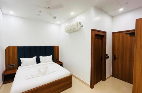 Delhi Hostel | The Metrostay Opposite New Delhi Railway Station, Above Metro, 20 Mins From IGI Airport