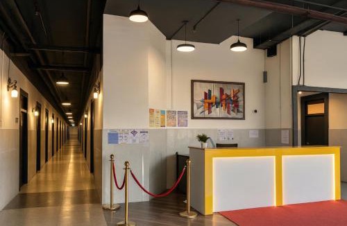 Delhi Hostel | The Metrostay Opposite New Delhi Railway Station, Above Metro, 20 Mins From IGI Airport
