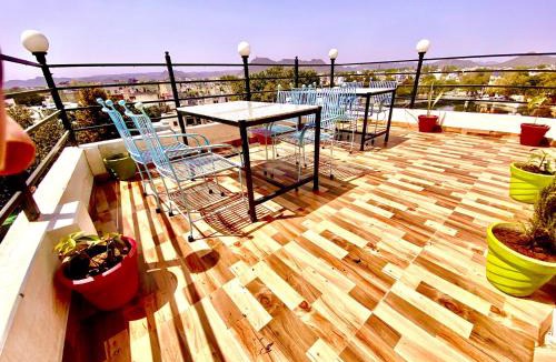 Lake Swaroop Sagar Bed & Breakfast | The New Lake Front