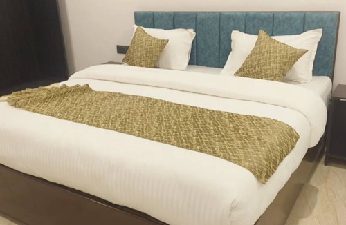 Faizabad Hotel | THE OAK TREE NEAR RAM JANAM BHOOMI