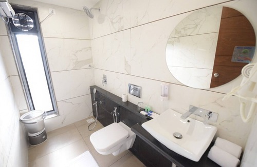 Sinor Hotel | The Pramukh Hotel
