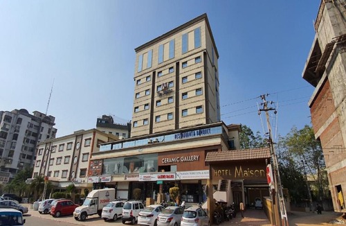 Petlad Hotel | The Sky Imperial Hotel The Maison