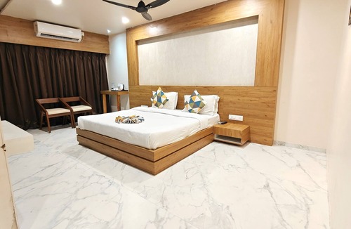Rajpipla Hotel | The Sky Imperial Unity Inn