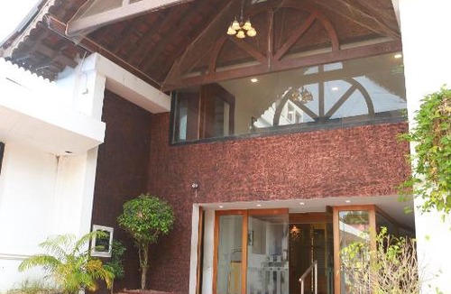 Chavara Hotel | THE VIJAYA PALACE