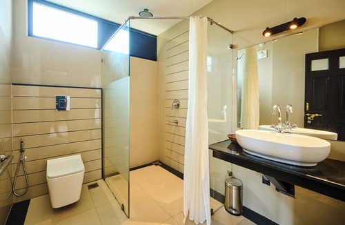 Vandiperiyar Hotel | Thekkady Gavi Suites