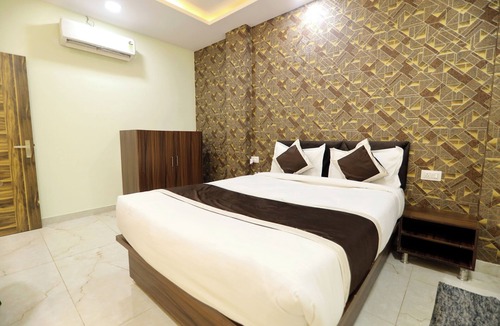 Kalyanpur Hotel | This room features a spacious king-sized bed, designed for maximum comfort