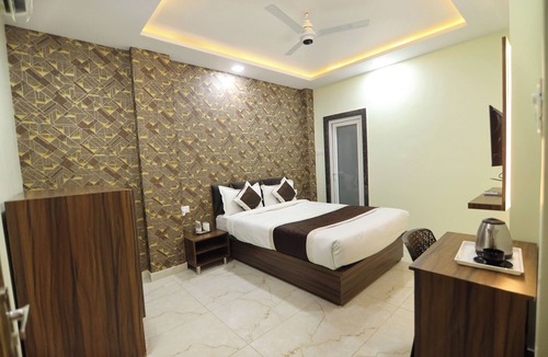 Kalyanpur Hotel | This room features a spacious king-sized bed, designed for maximum comfort