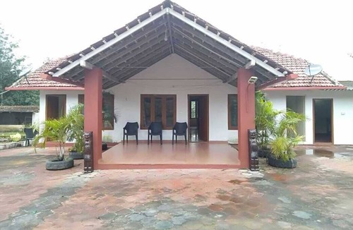 Stuart Hill House | Three bedroom vintage House