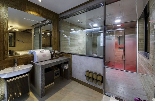 Kurhwa Hotel | Time