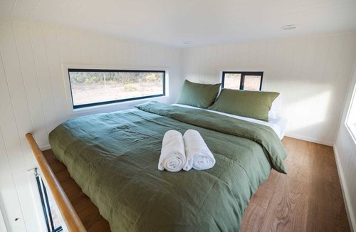 Woodvale Cabin | Tiny Eli Summary: Dri