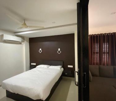 Valanchery Hotel | Town Hub