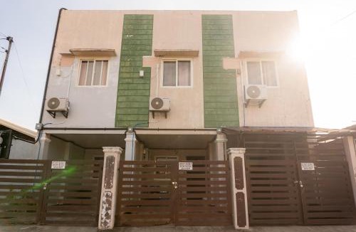 Talomo District House | Townes Huge Home Big Grps Big Fam Near SM Ecoland DGT Coastal road ADDU UM