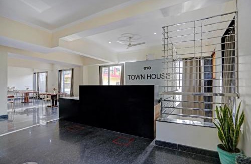 Sector 70 Hotel | Townhouse Merriment Near ISKCON Temple Noida