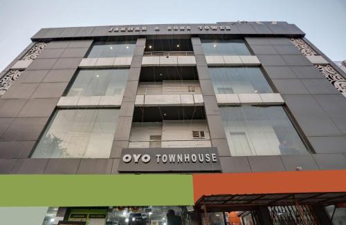 Janakpuri Hotel | Townhouse Nangal Raya Pankha Road