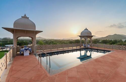 Udaipur District Resort | Traavista Aravali Mahal - Luxury Lake View Heritage Resort in Udaipur