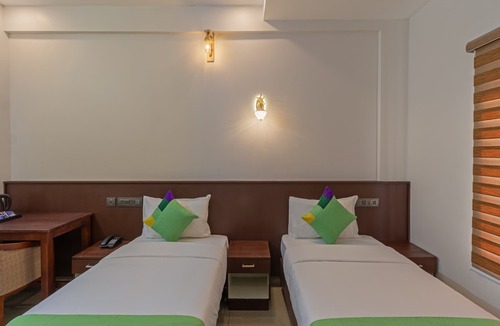 Alwaye Hotel | Treebo Amigos Residency Cochin Airport Hotel