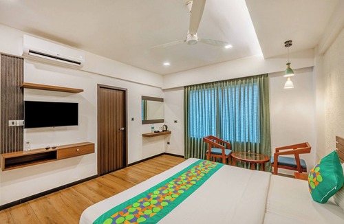 Thampanoor Hotel | Treebo De Cloud 9 Regency