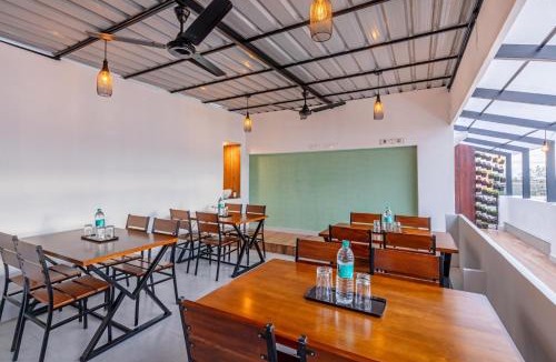 Thampanoor Hotel | Treebo De Cloud 9 Regency