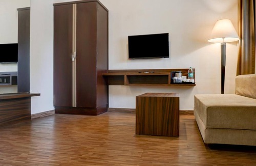 Khatri Park Housing Society Hotel | Treebo Five Elements with Swimming Pool