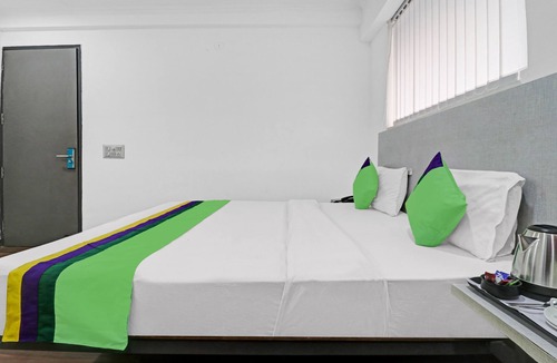 Faridabad Hotel | Treebo Grand Town House