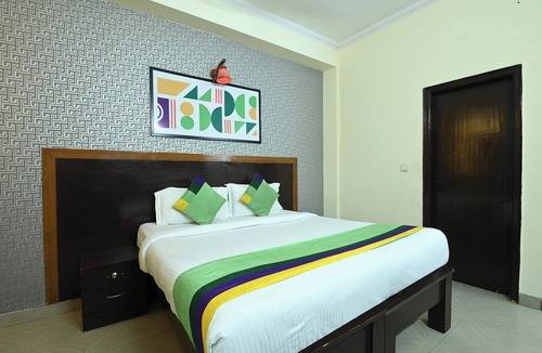 Sector 62 Hotel | Treebo Green View, Noida