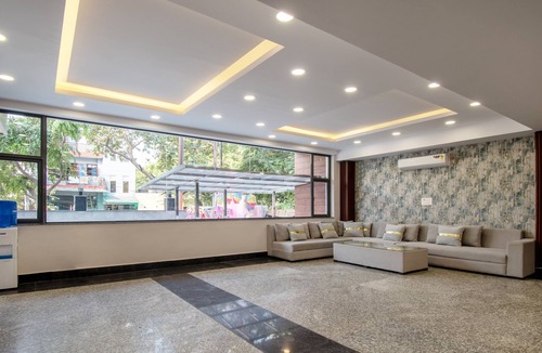 Sector 70 Hotel | Treebo La Mirage Suite