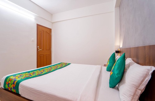 Kochi House | Treebo Petals Suites