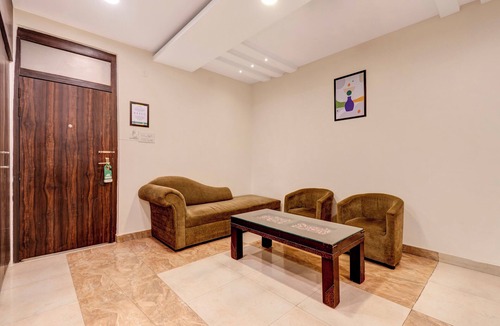 Alambagh Hotel | Treebo Riddhi Paradise - 15 mins from Airport