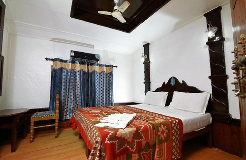 Alappuzha Boat Rental | Treemonks Houseboats