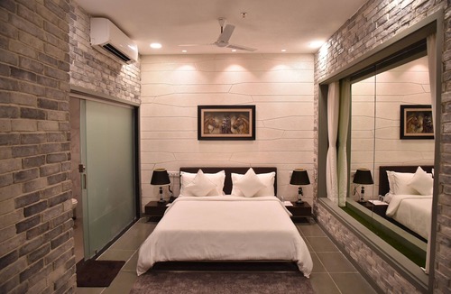 Ahmedabad Hotel | Tribecca Select