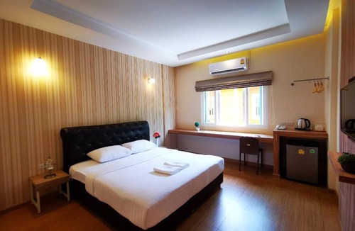 Lat Sawai Hotel | Triple Trees Hotel