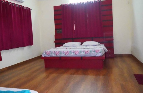 Manchalli Bed & Breakfast | Tropical Blooms - Coorg