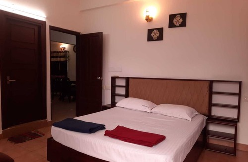 University of Kerala Senate House Campus Apartment | TRV Stays- OPP Mascot Hotel -9 Beds 6 Bath