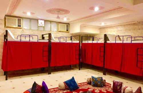 Gopalbari Hostel | Tuk Tuk Backpackers- Near Jaipur Train Station