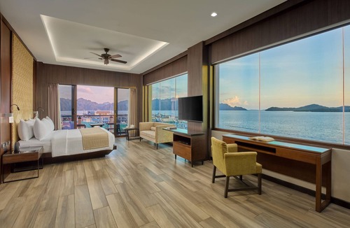 Coron Town Proper Hotel | Two Seasons Coron Bayside Hotel
