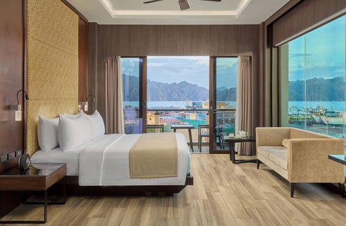 Coron Town Proper Hotel | Two Seasons Coron Bayside Hotel