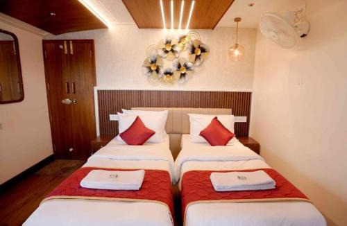 Alappuzha Boat Rental | Ultra Luxury House Boat Alleppey By LexStays