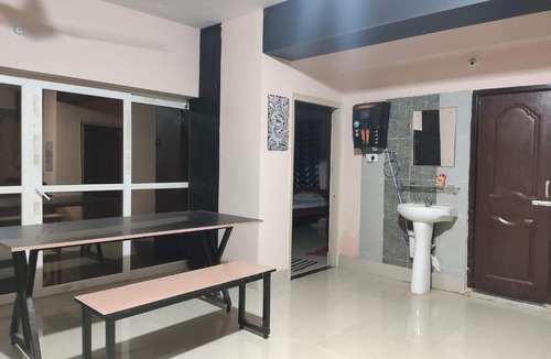 Bhubaneshwar House | Unnmadana - Cozy room in home stay bhubaneswar